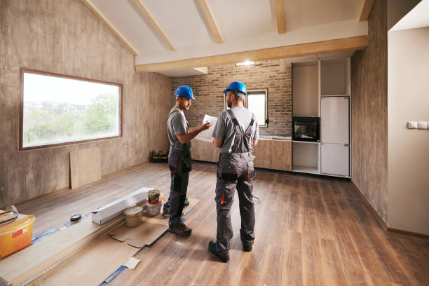 Un ébéniste façonne le bois avec précision. Ensuite, il crée des meubles élégants et durables. Puis, il choisit