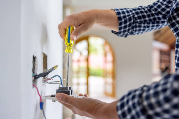 Un tableau électrique joue un rôle essentiel dans la sécurité d’un logement. En effet, il distribue le courant et