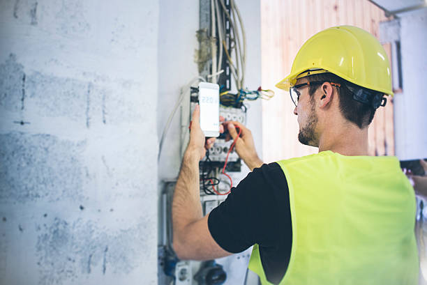 Un électricien doit toujours respecter la norme NF C 15-100. Cette règle encadre toutes les installations électriques