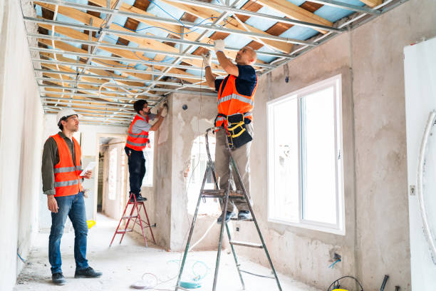 Un électricien travaille dans un domaine risqué. En effet, il manipule des installations électriques sensibles. Par conséquent,