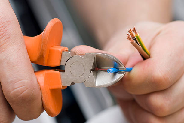 Un électricien facture généralement à l’heure pour ses interventions techniques. En effet, ce mode de calcul reste