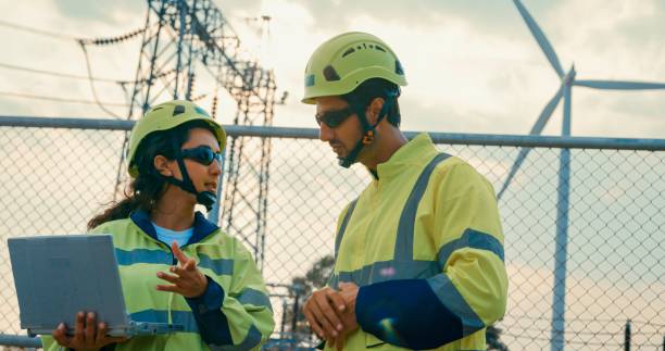 Un électricien conseille d’abord de vérifier l’état des appareils électriques. En effet, des équipements anciens