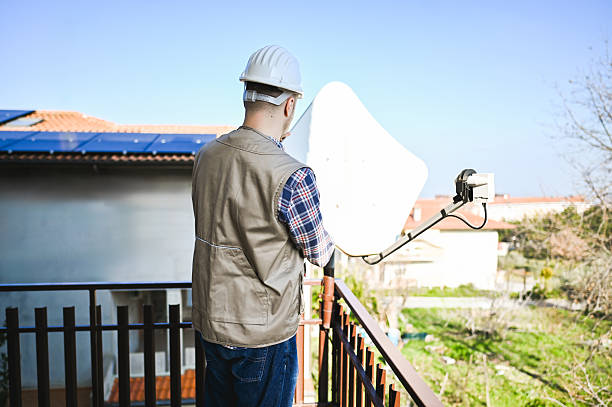 Un antenniste installe, entretient et répare les antennes de télévision ou de communication. En effet, il garantit une réception