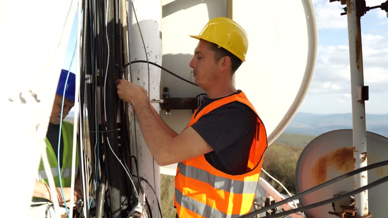 Avant de confier vos travaux, il est essentiel d’évaluer la réputation d’un antenniste. En effet, ce professionnel intervient